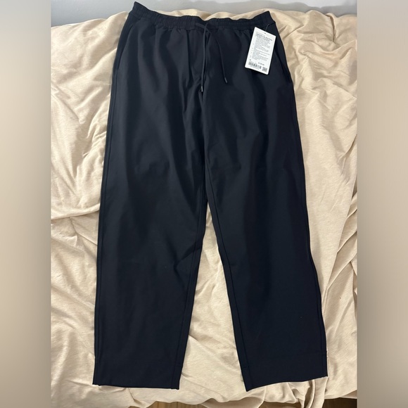 lululemon athletica Pants - NWT Lululemon Tapered-Leg Mid-Rise 7/8 Pant *Luxtreme in Black, size M